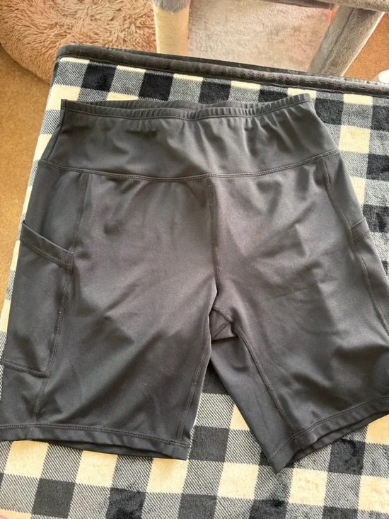 High-Waist Black Athletic Bike Shorts with Side Pockets - Picture 1 of 3